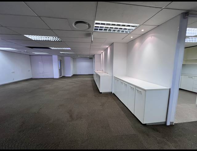 977M² OFFICE TO LET IN MOUILLE POINT